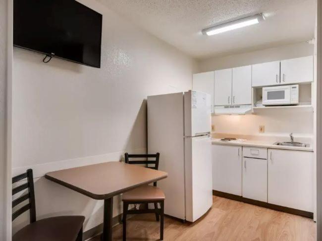 Birch Hill Suites Kansas City - Independence Kültér fotó