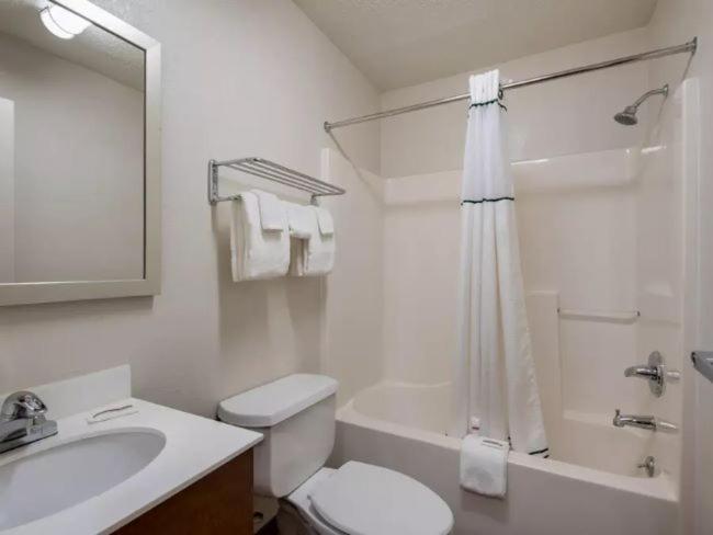 Birch Hill Suites Kansas City - Independence Kültér fotó
